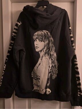 Graphic Hoodie with Back Portrait Print - Women Tops
